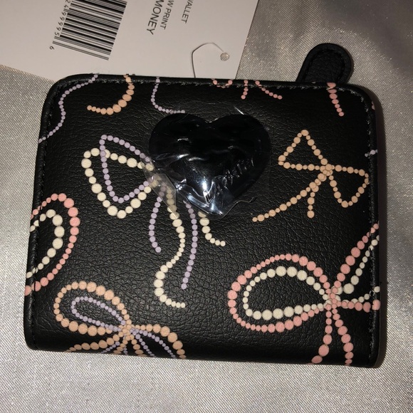 Betsey Johnson Luv Betsey Snap Card Wallet Black With Faux Pearl Bow Print NWT - Picture 3 of 16